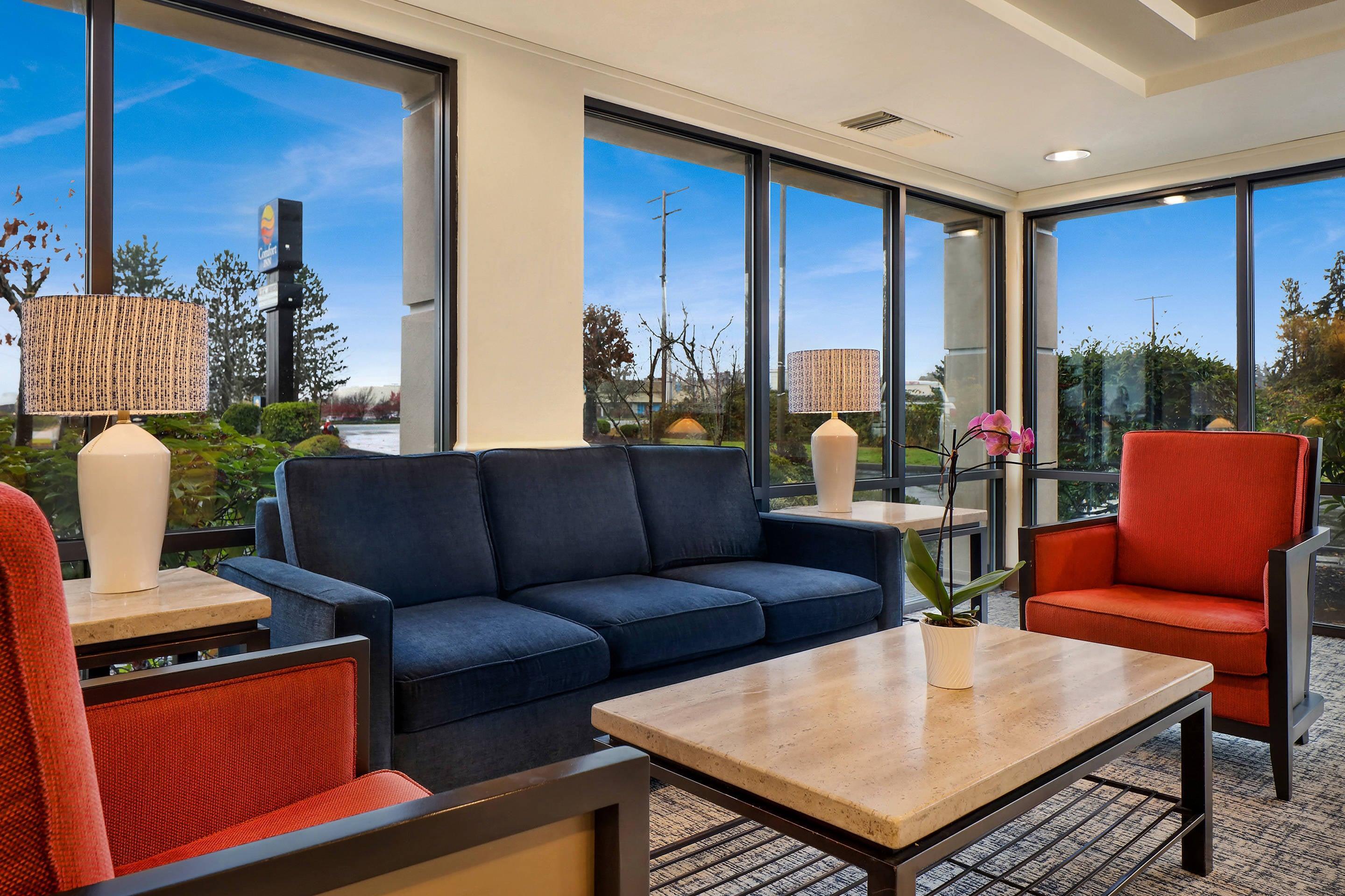 Lobby with sitting area | Comfort Inn Bellingham