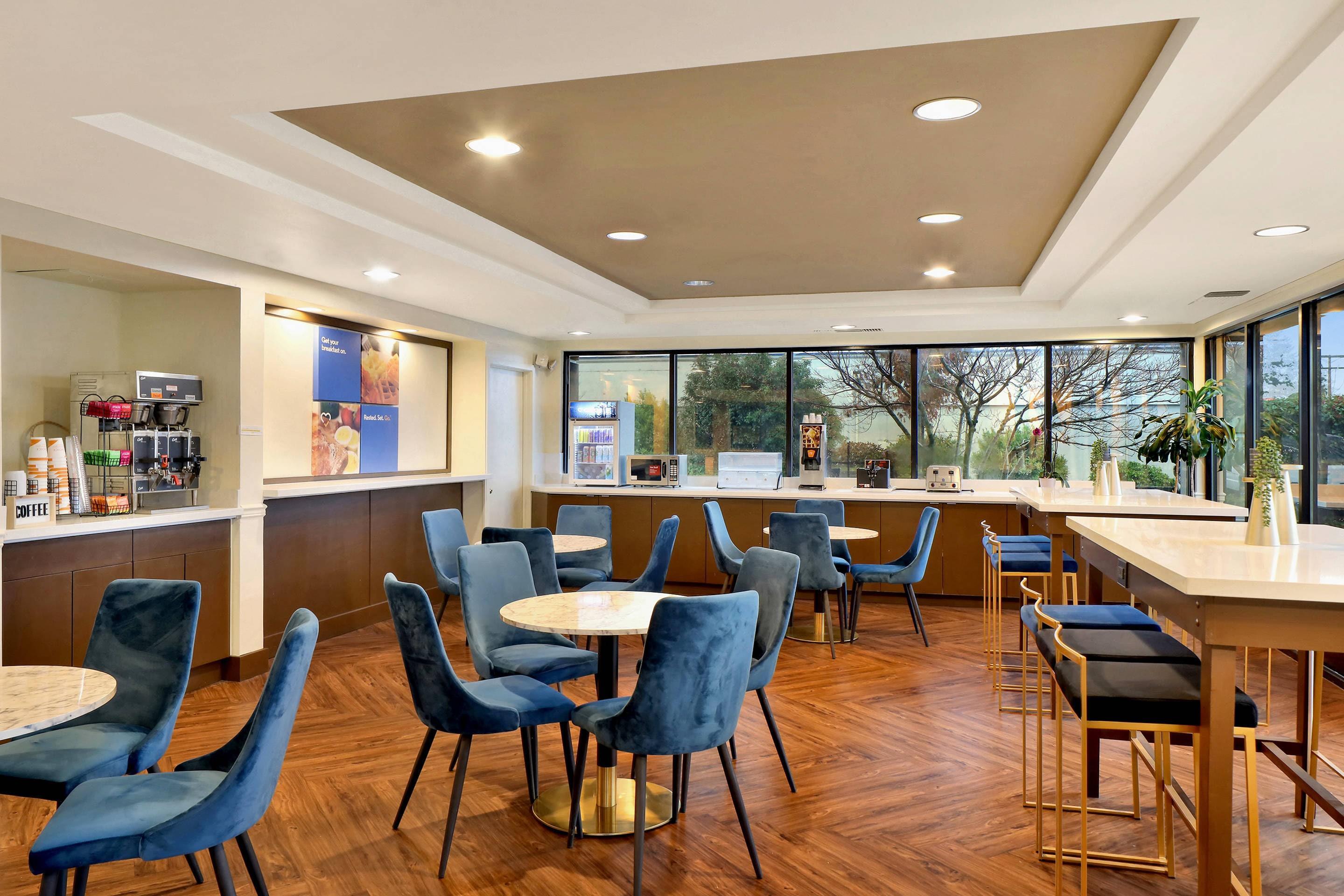 Breakfast area | Comfort Inn Bellingham