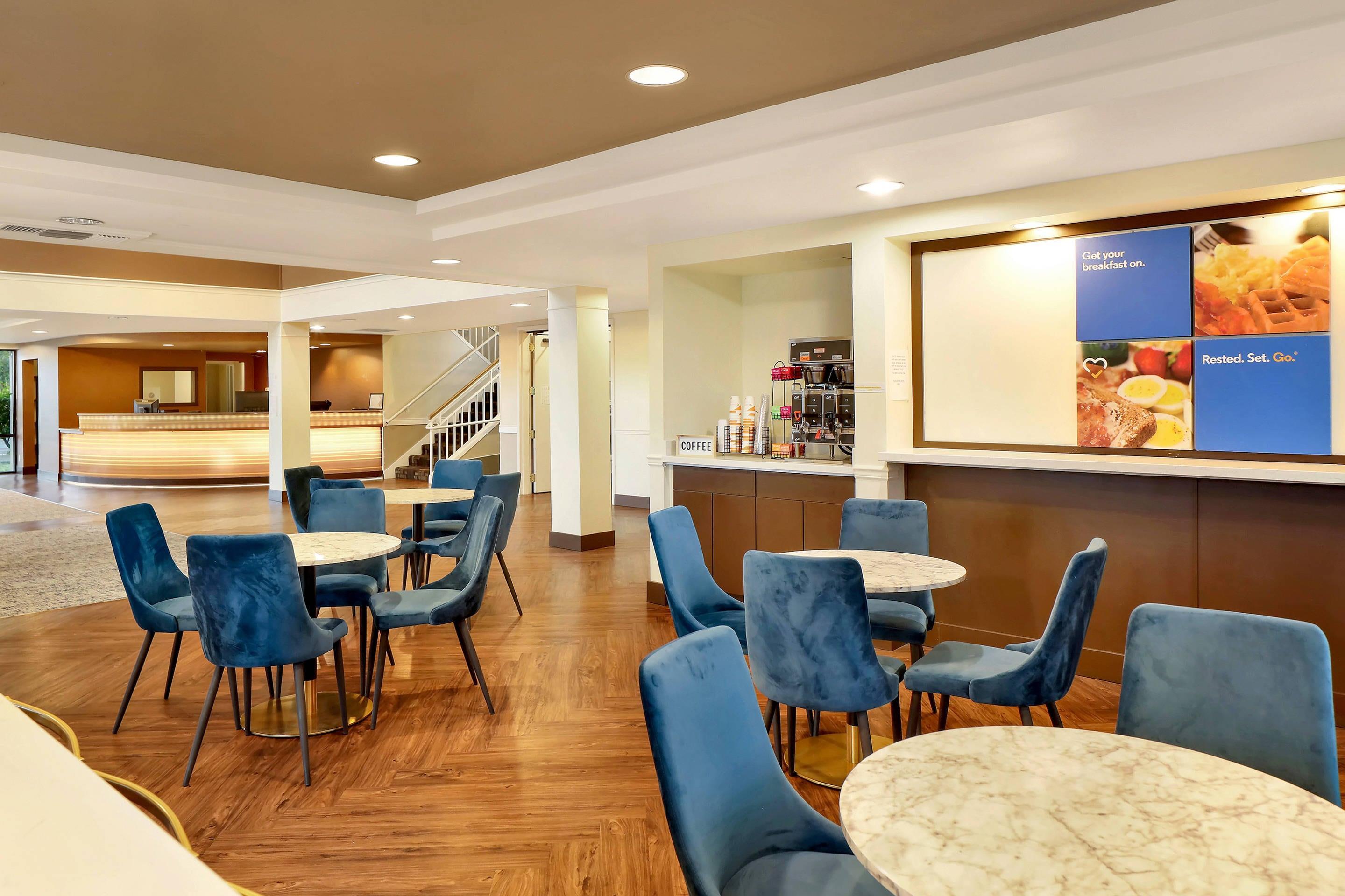 Breakfast area | Comfort Inn Bellingham