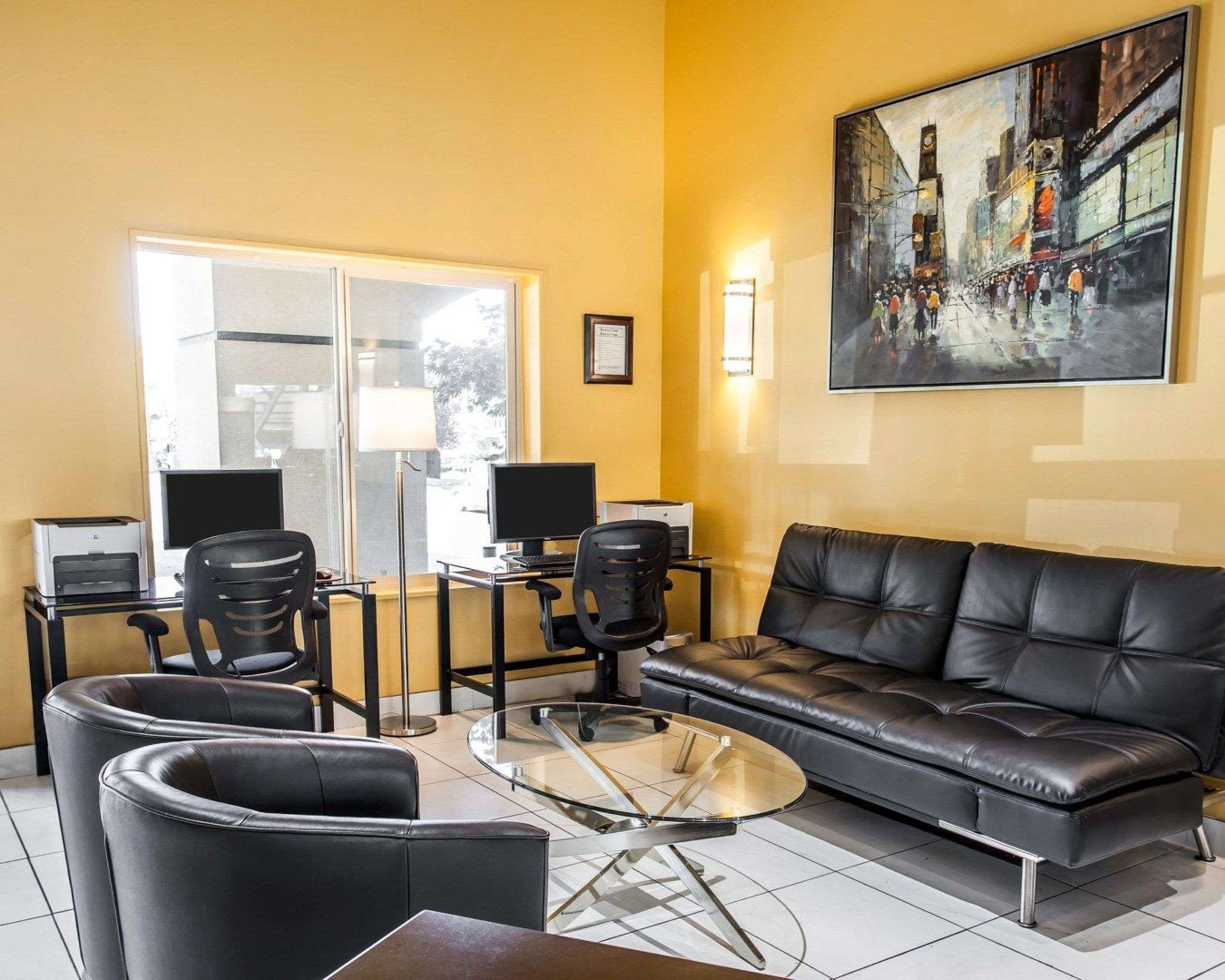 Spacious lobby with sitting area | Quality Inn Grand Suites Bellingham