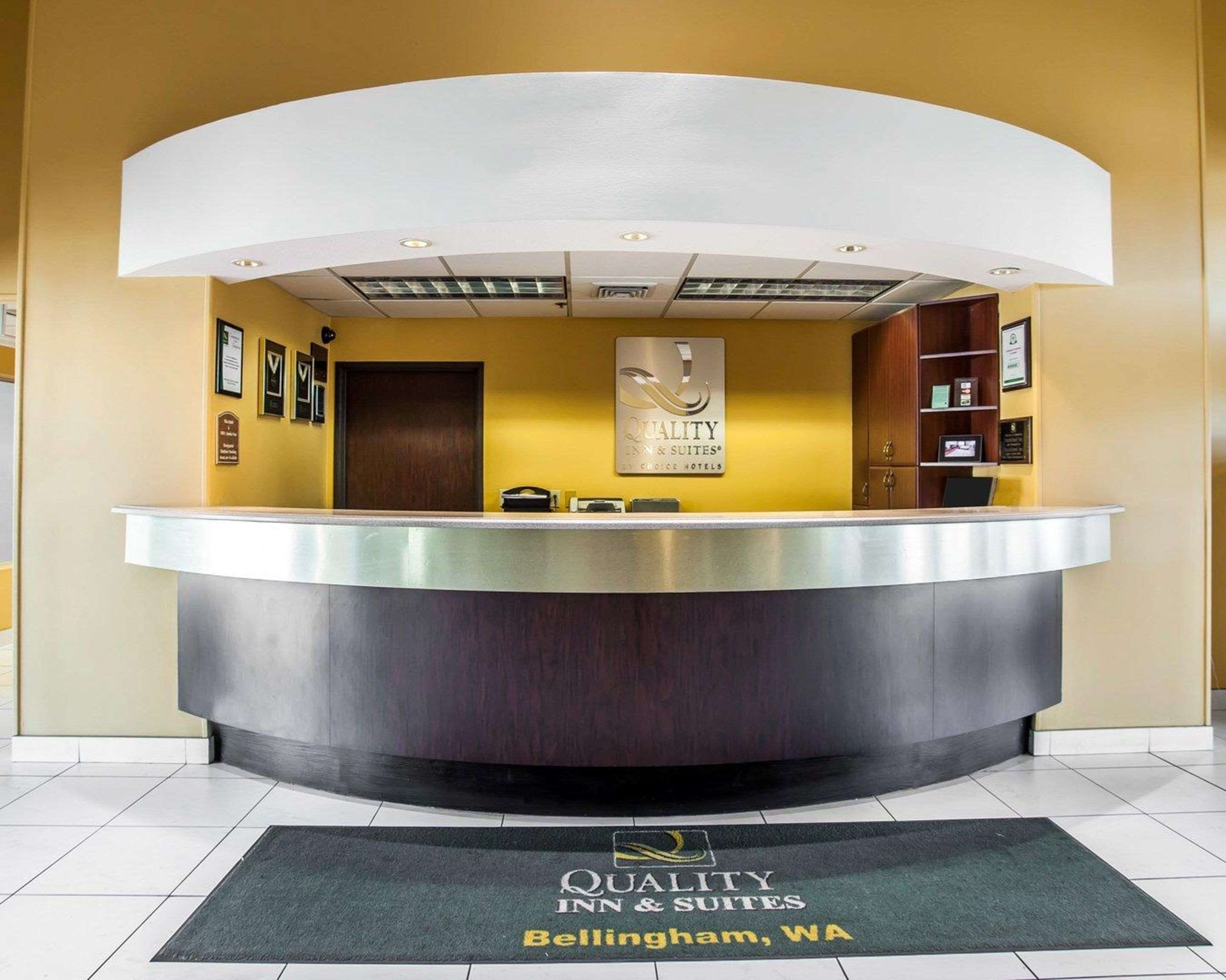 Front desk with friendly staff | Quality Inn Grand Suites Bellingham