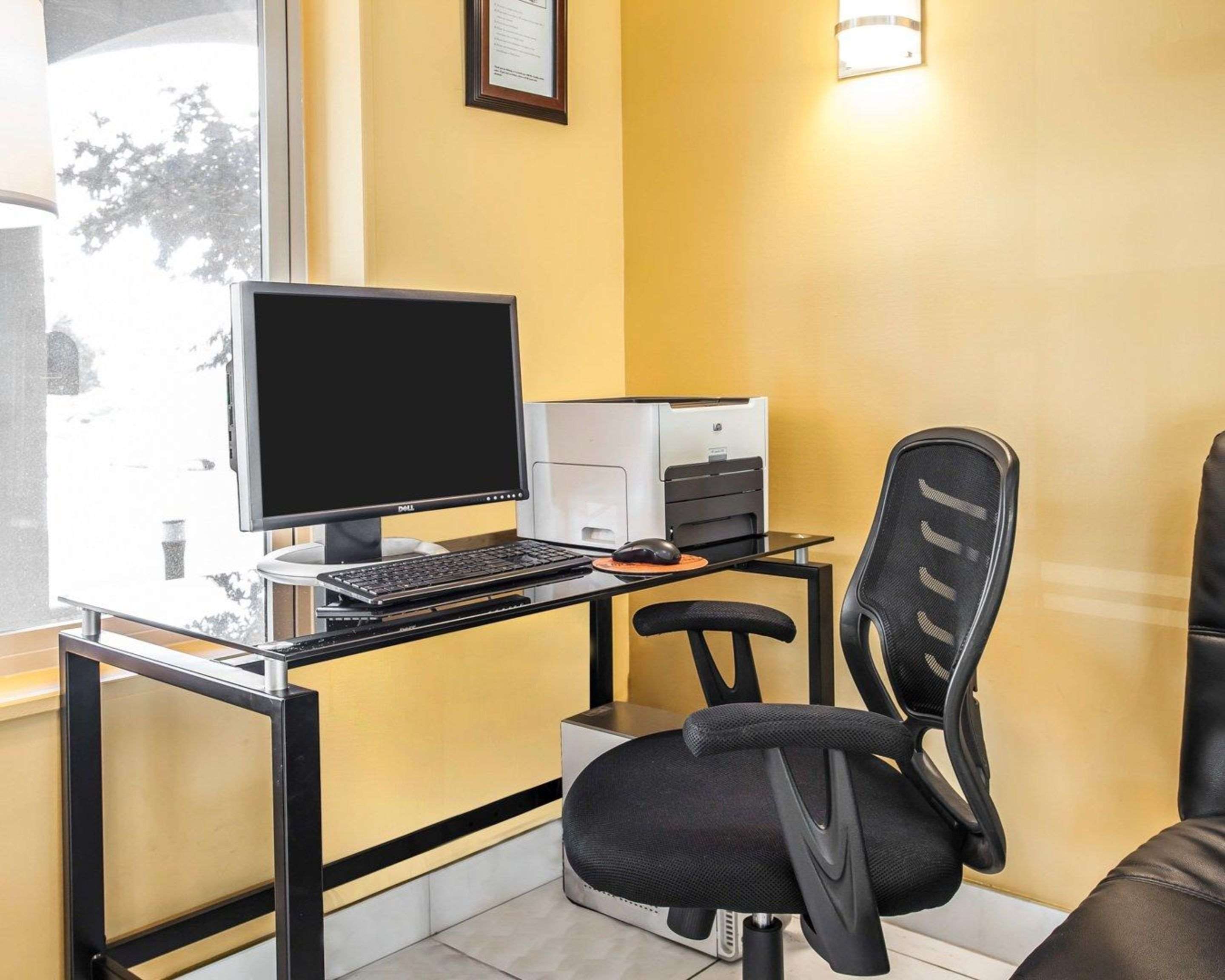 Business center | Quality Inn Grand Suites Bellingham