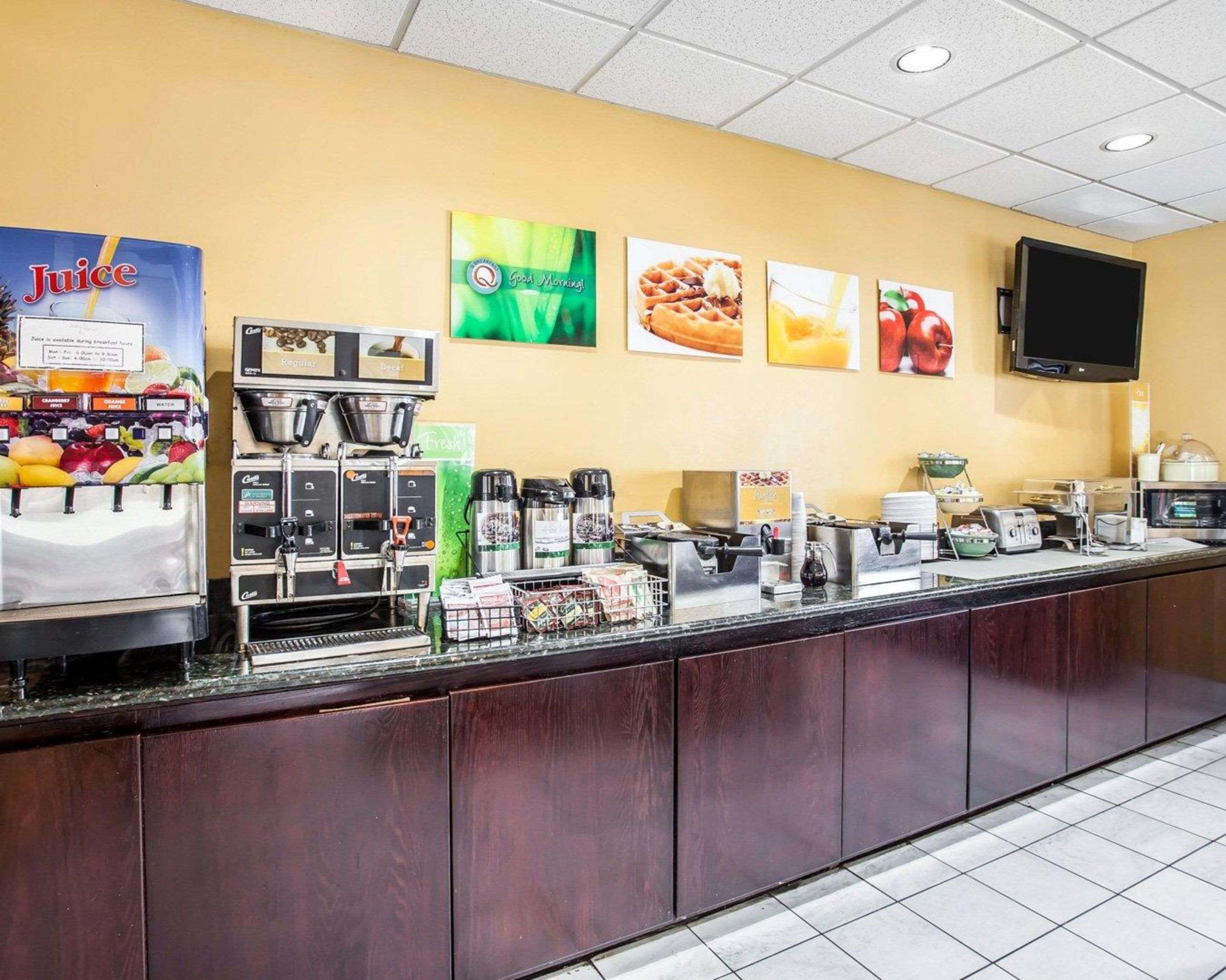 Breakfast bar | Quality Inn Grand Suites Bellingham
