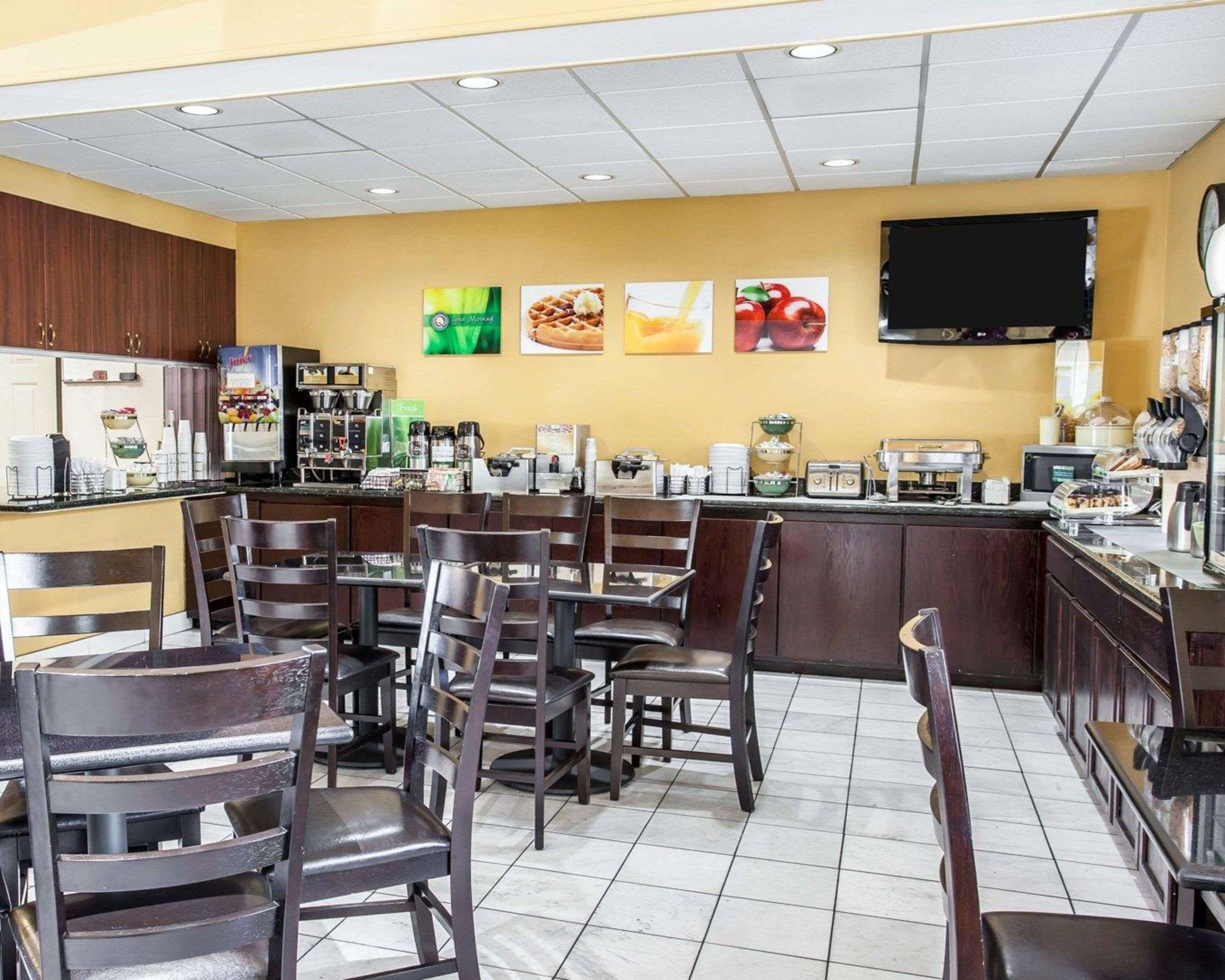 Spacious breakfast area | Quality Inn Grand Suites Bellingham