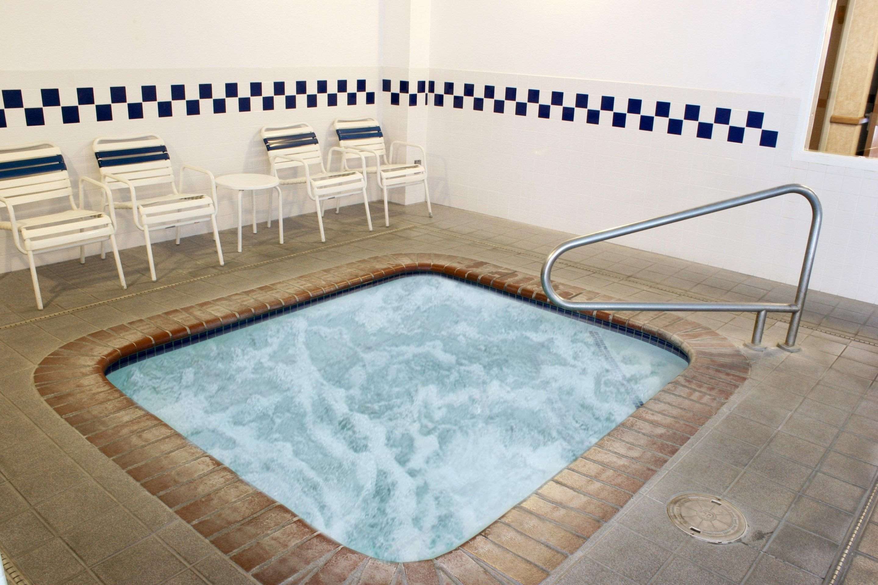 Indoor hot tub | Comfort Inn Ellensburg