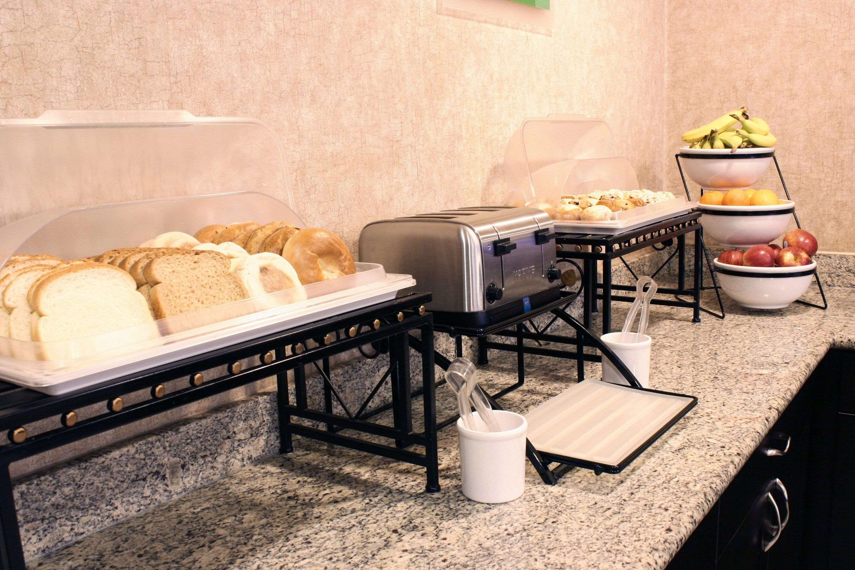 Hot and cold breakfast buffet | Comfort Inn Ellensburg