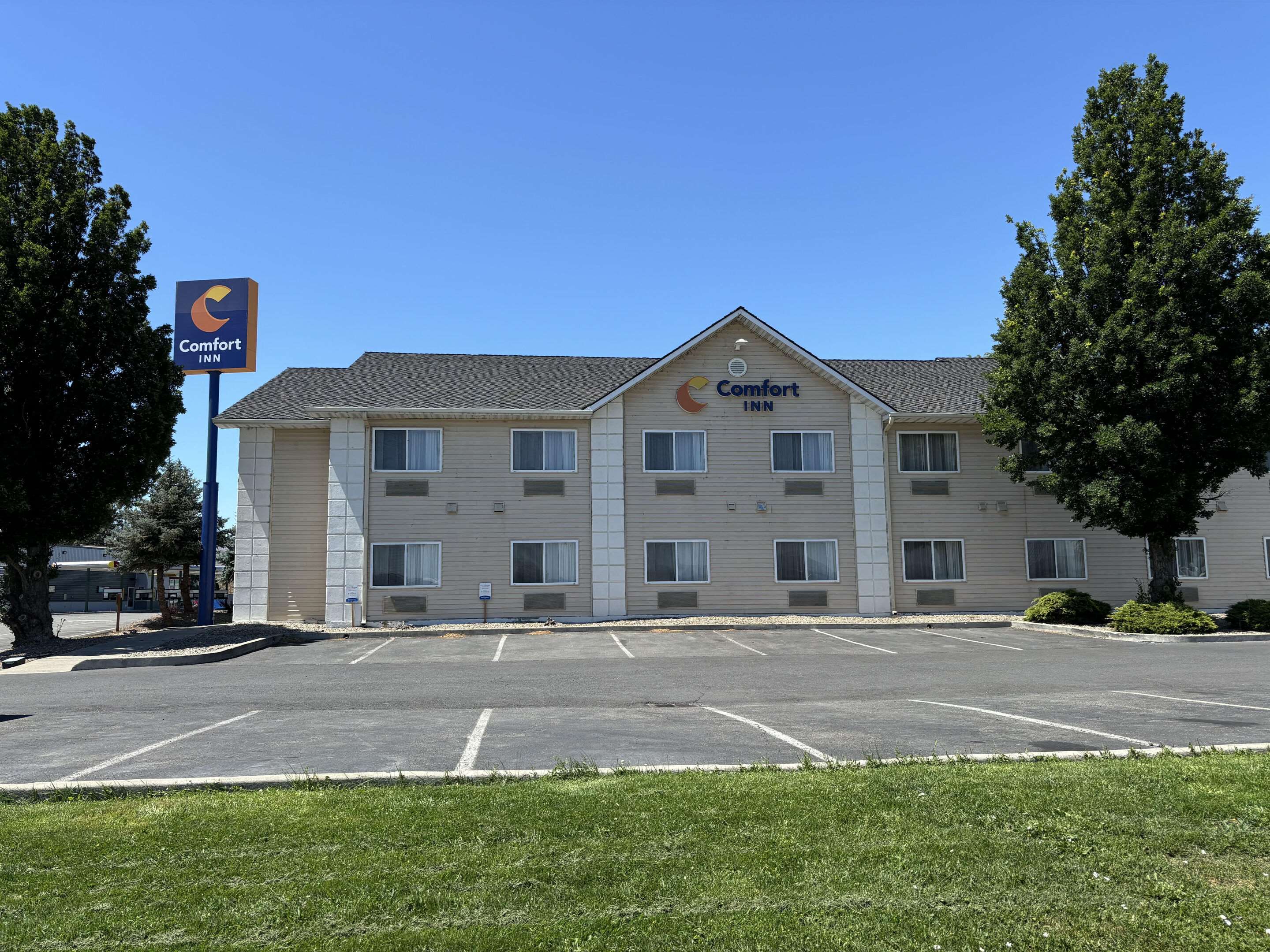 Hotel entrance | Comfort Inn Ellensburg