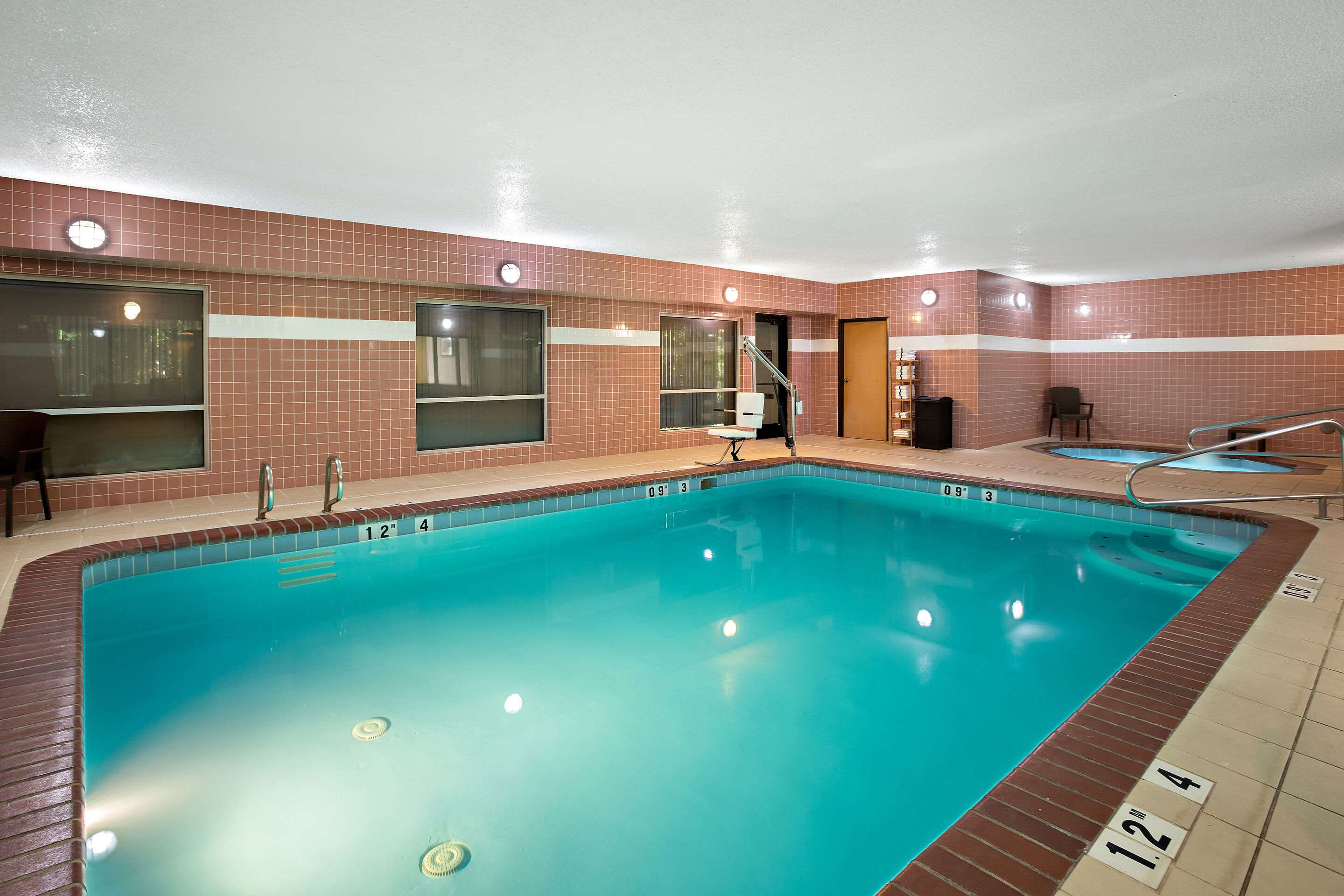 Indoor pool | Comfort Inn Lacey - Olympia
