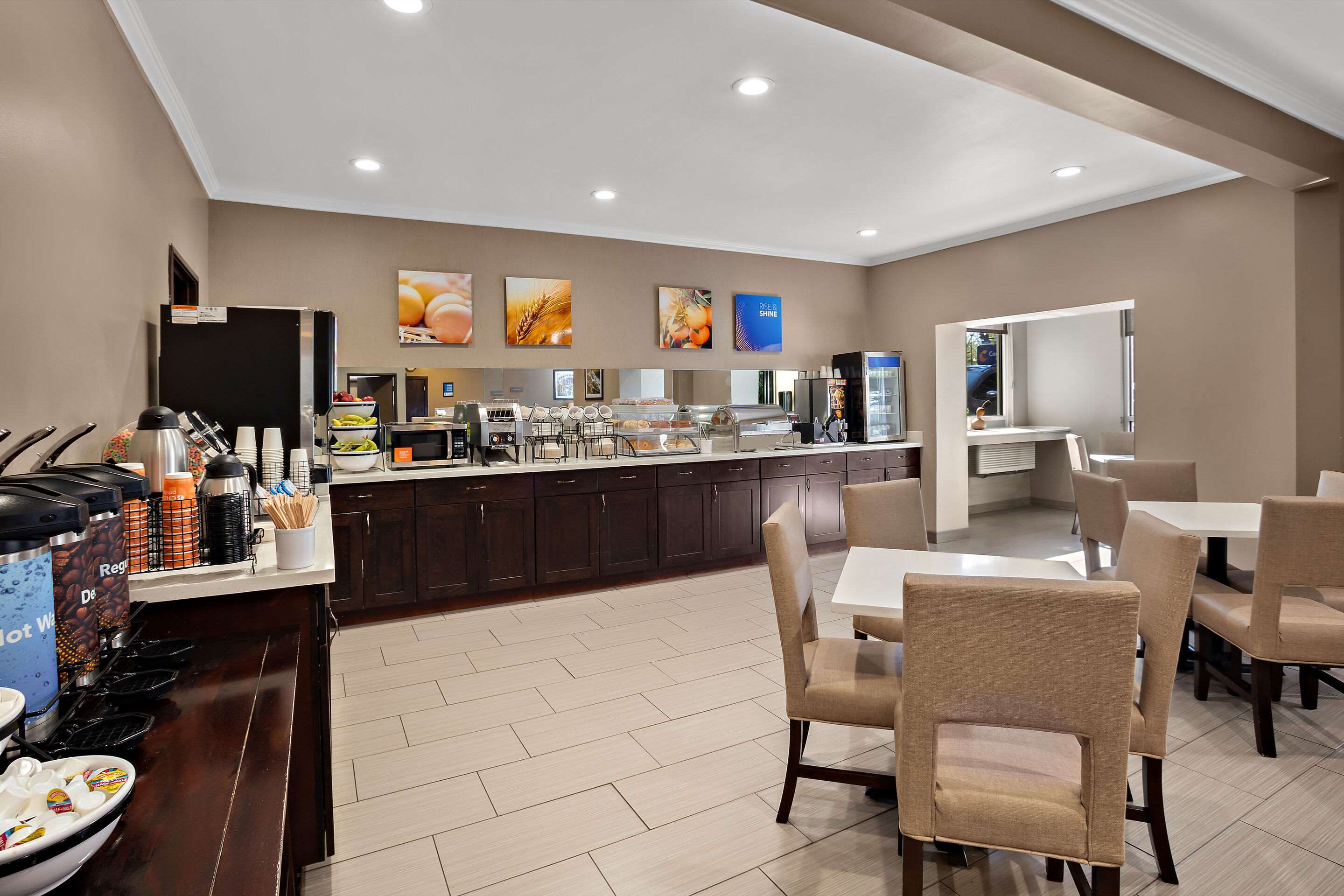 Breakfast counter | Comfort Inn Lacey - Olympia