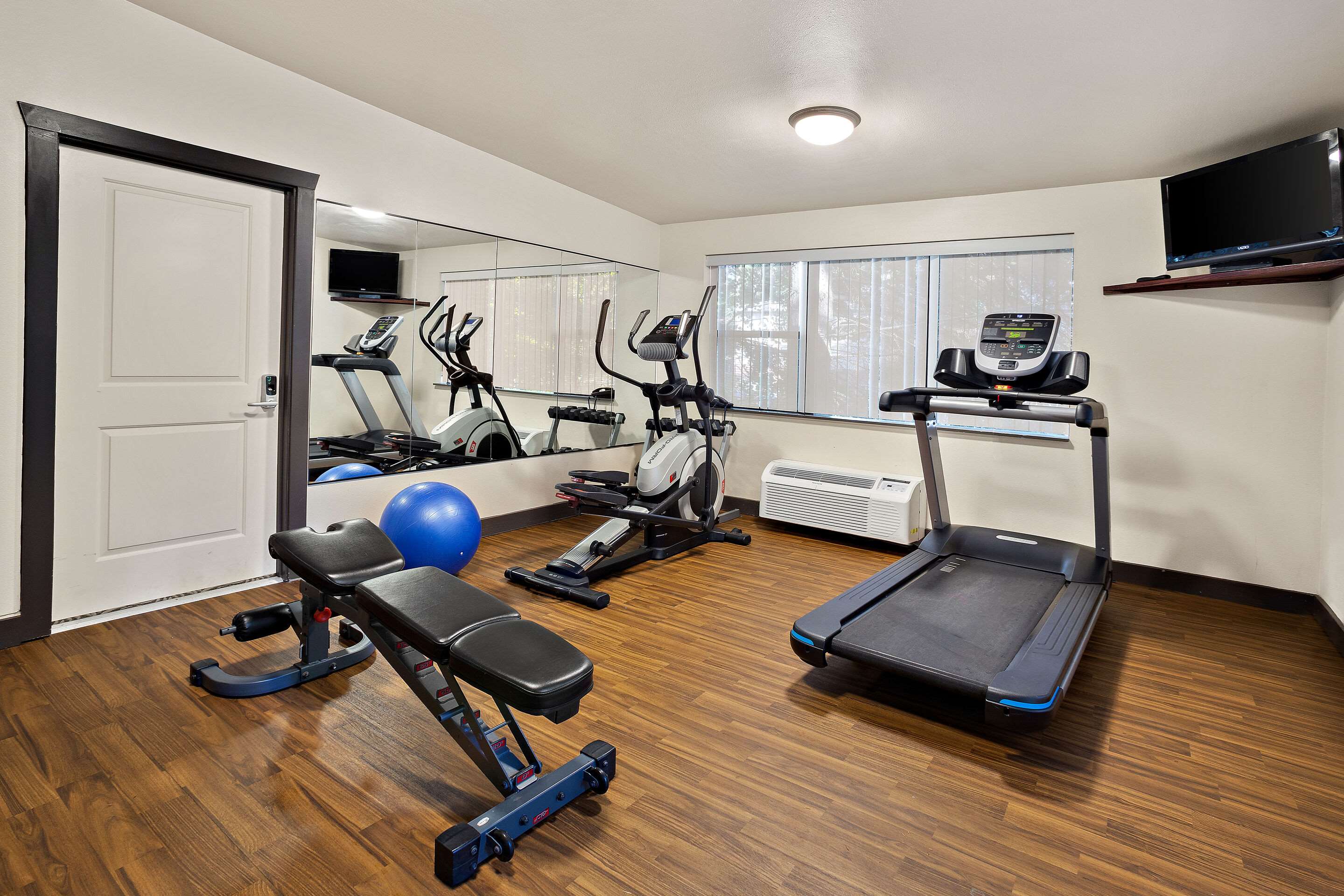 Exercise room | Comfort Inn Lacey - Olympia