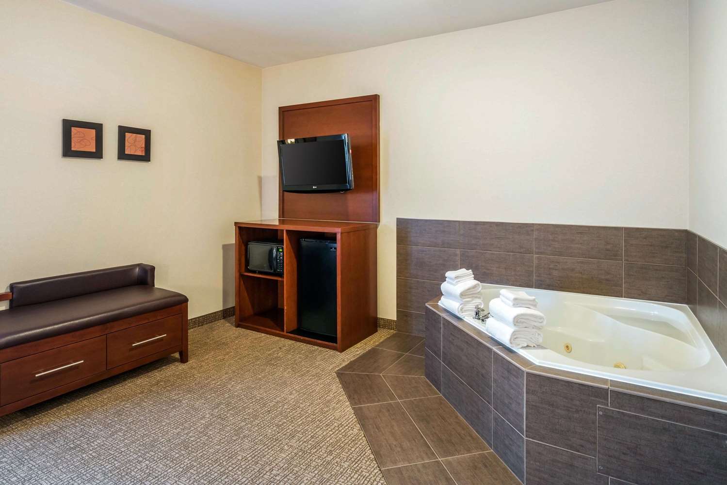 Comfort Suites Yakima, WA See Discounts