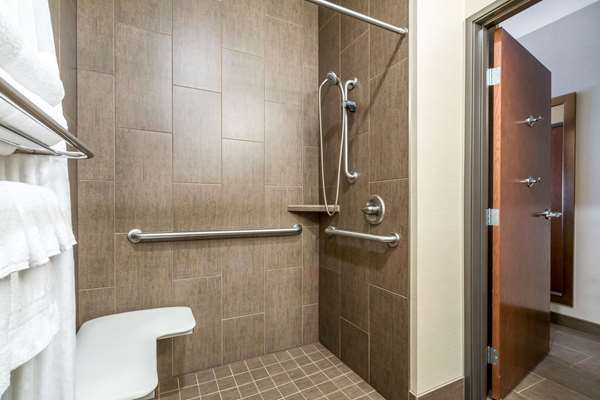 Suite - Comfort Suites Yakima