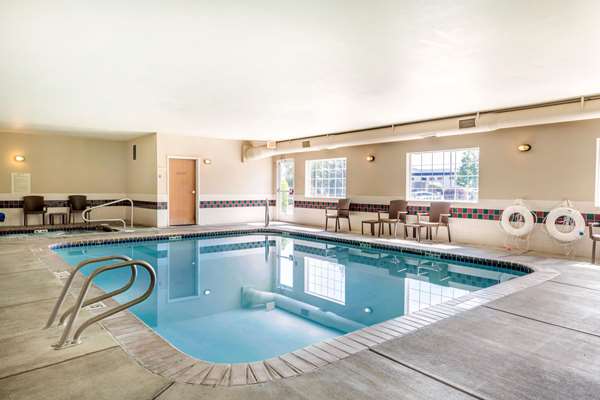 Pool - Comfort Suites Yakima