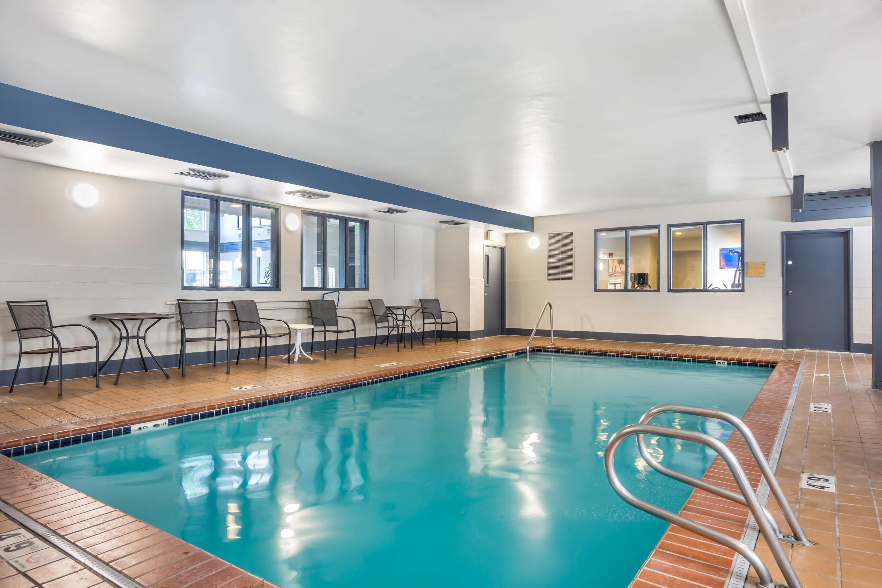 Indoor pool | Comfort Inn Federal Way - Seattle