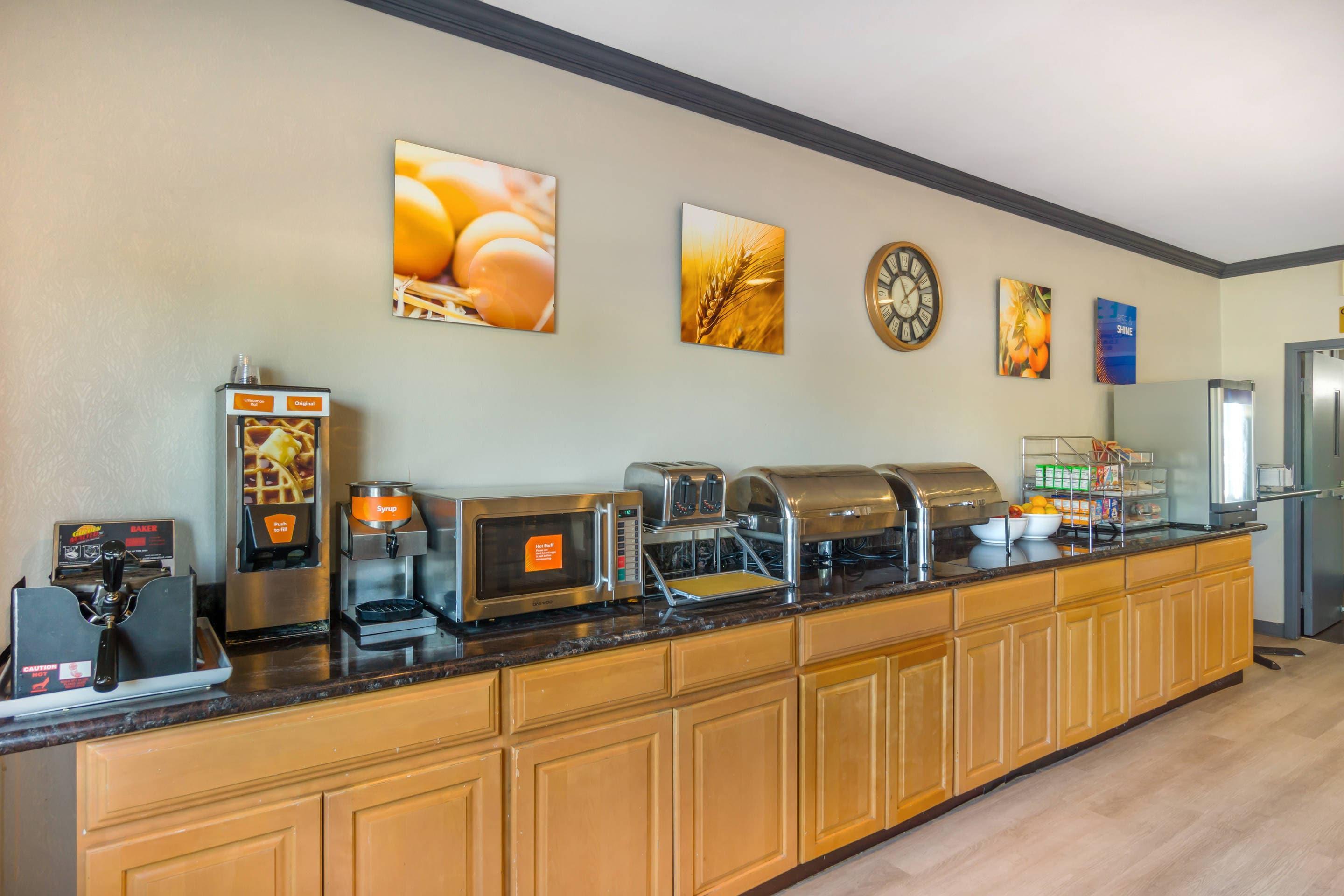 Breakfast area | Comfort Inn Federal Way - Seattle
