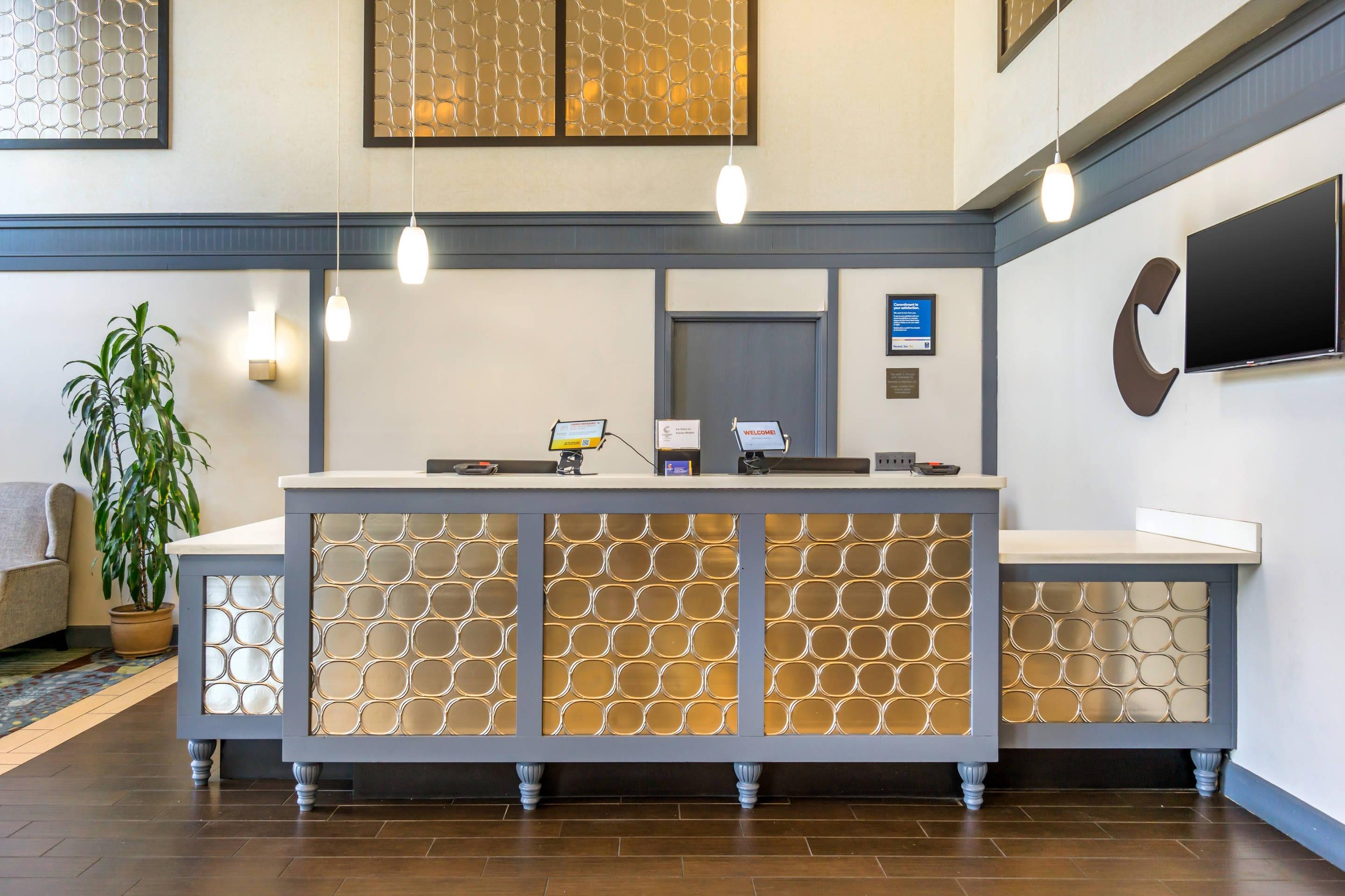 Front desk | Comfort Inn Federal Way - Seattle