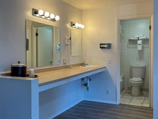 Suite - Rodeway Inn & Suites Omak