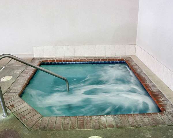 Pool - Comfort Inn & Suites Ocean Shores