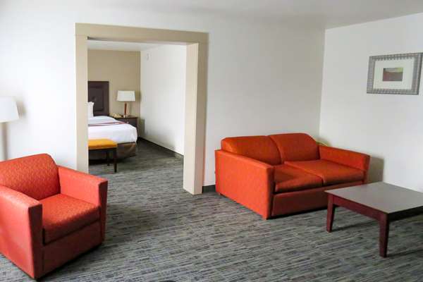 Suite - Quality Inn & Suites Everett - I-5, Exit 186