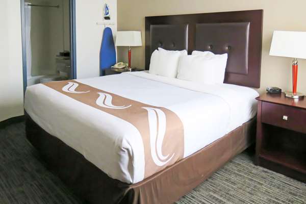 Suite - Quality Inn & Suites Everett - I-5, Exit 186