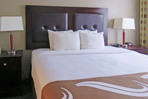 Suite - Quality Inn & Suites Everett - I-5, Exit 186