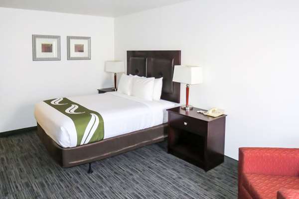 Suite - Quality Inn & Suites Everett - I-5, Exit 186