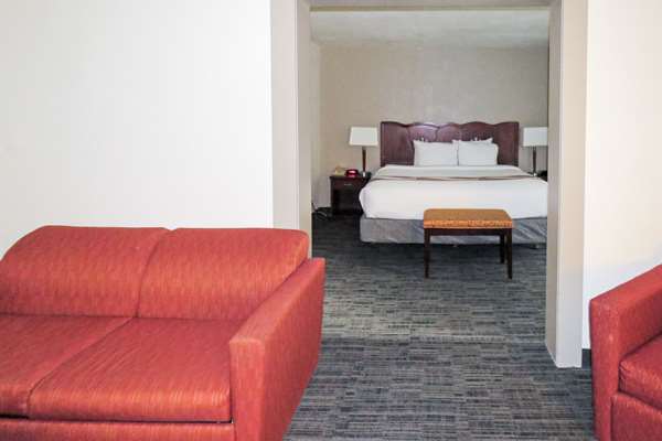 Suite - Quality Inn & Suites Everett - I-5, Exit 186