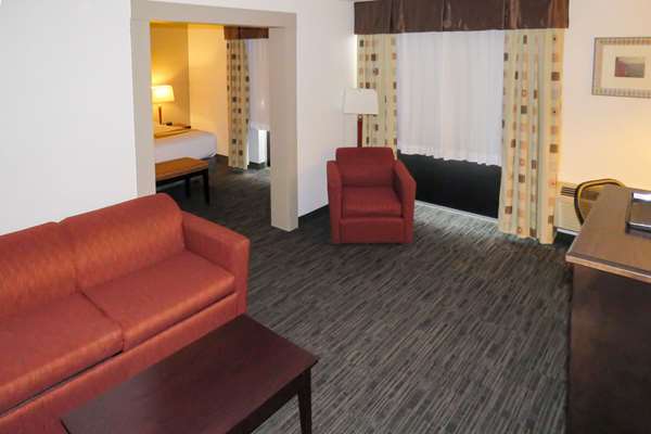 Suite - Quality Inn & Suites Everett - I-5, Exit 186