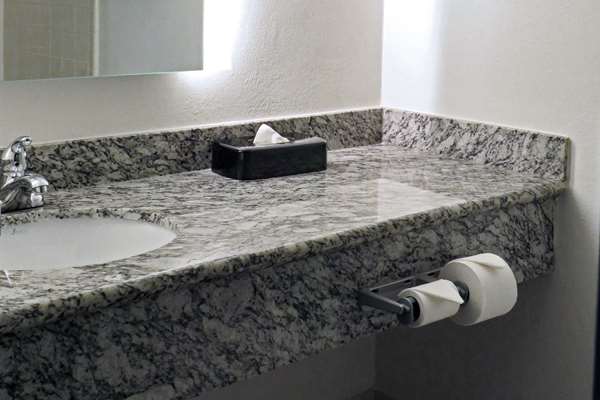 Suite - Quality Inn & Suites Everett - I-5, Exit 186