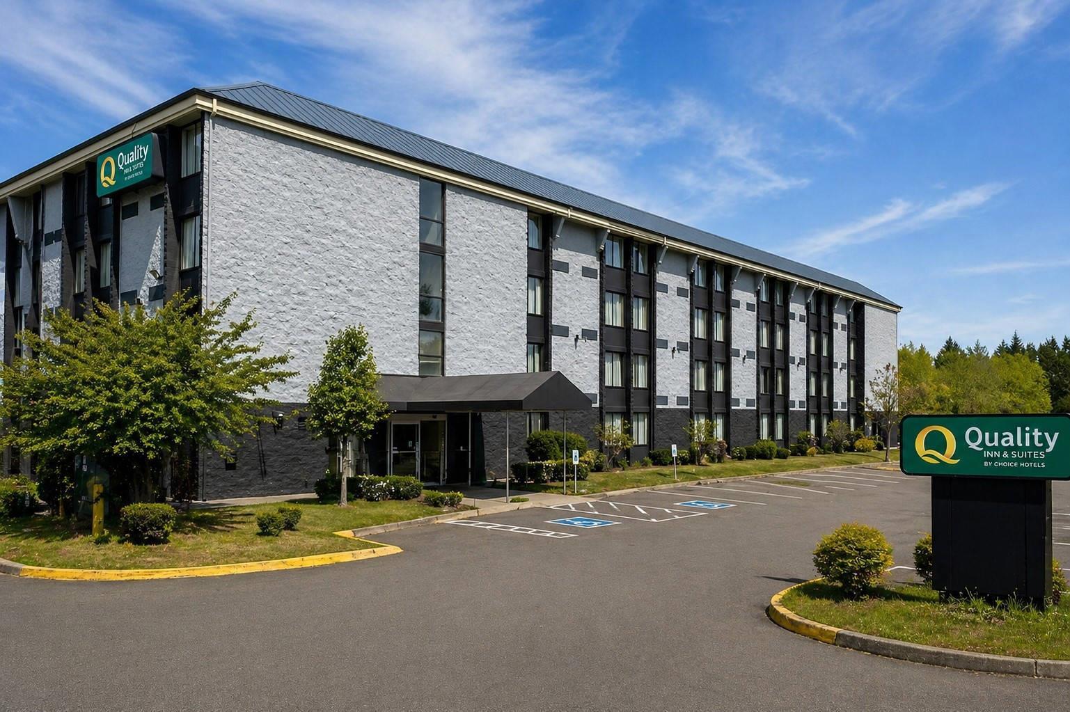 Hotel exterior | Quality Inn & Suites Everett