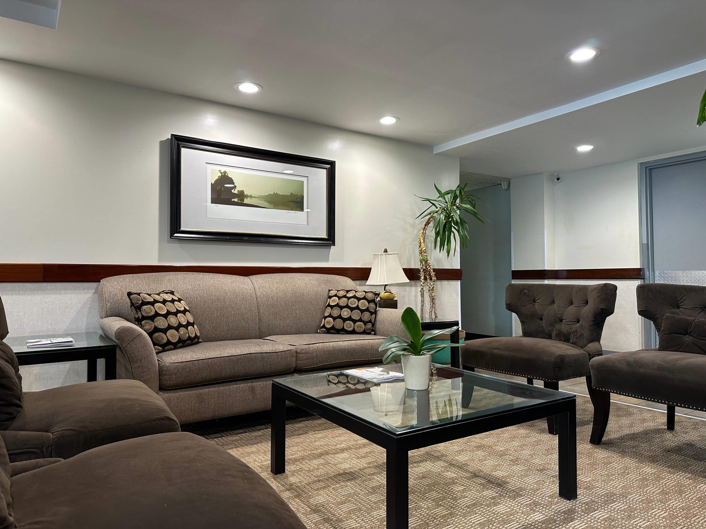 Hotel lobby | Quality Inn & Suites Everett
