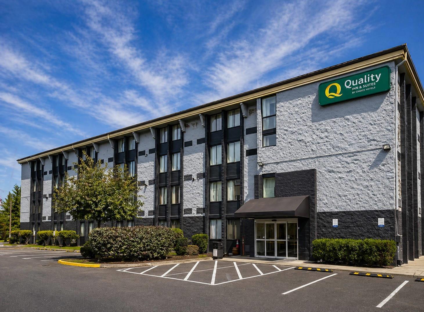 Hotel exterior | Quality Inn & Suites Everett