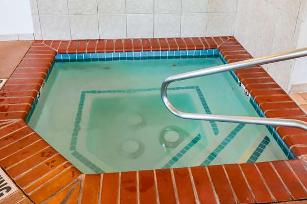 Pool - Quality Inn & Suites Sequim