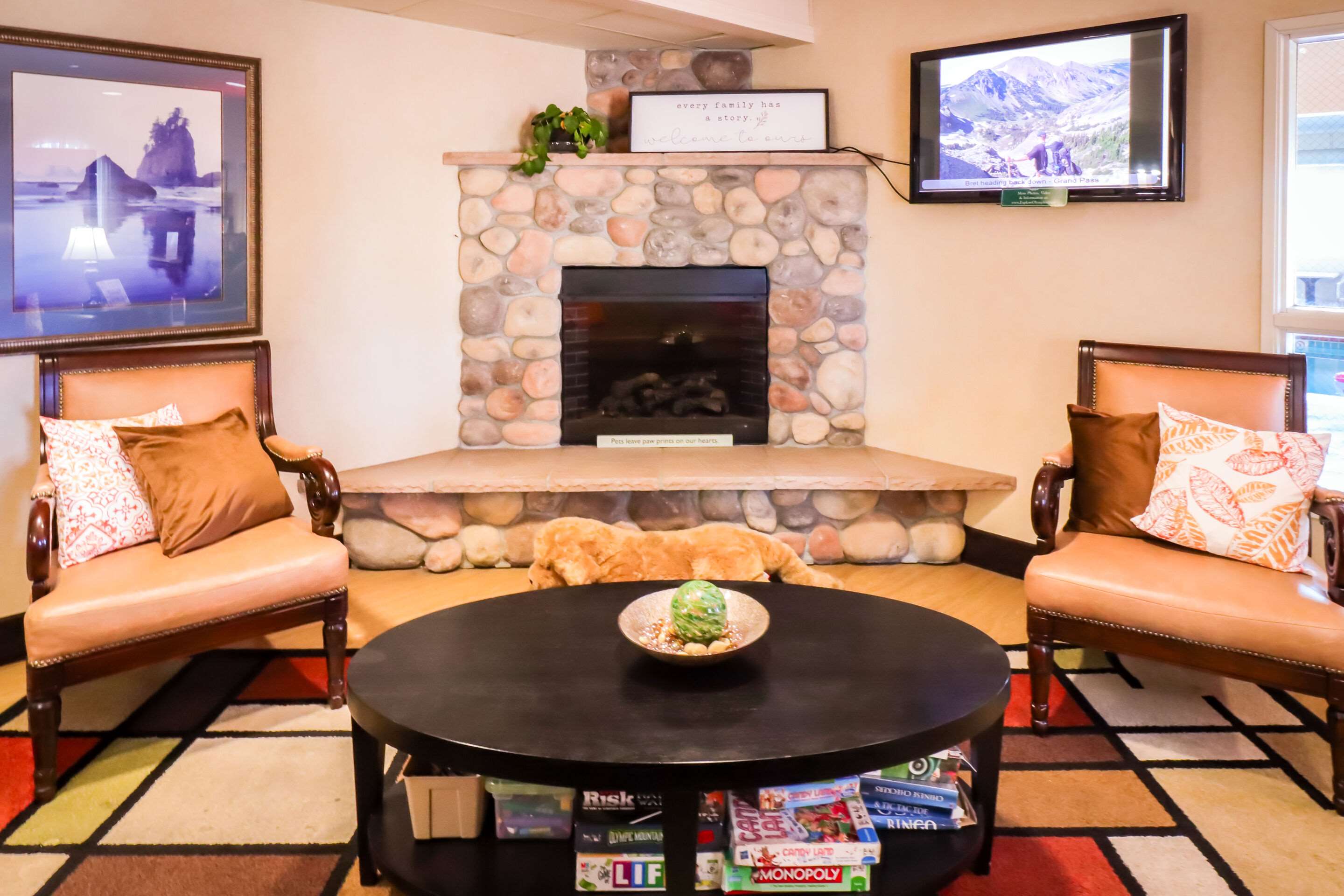 Lobby with sitting area