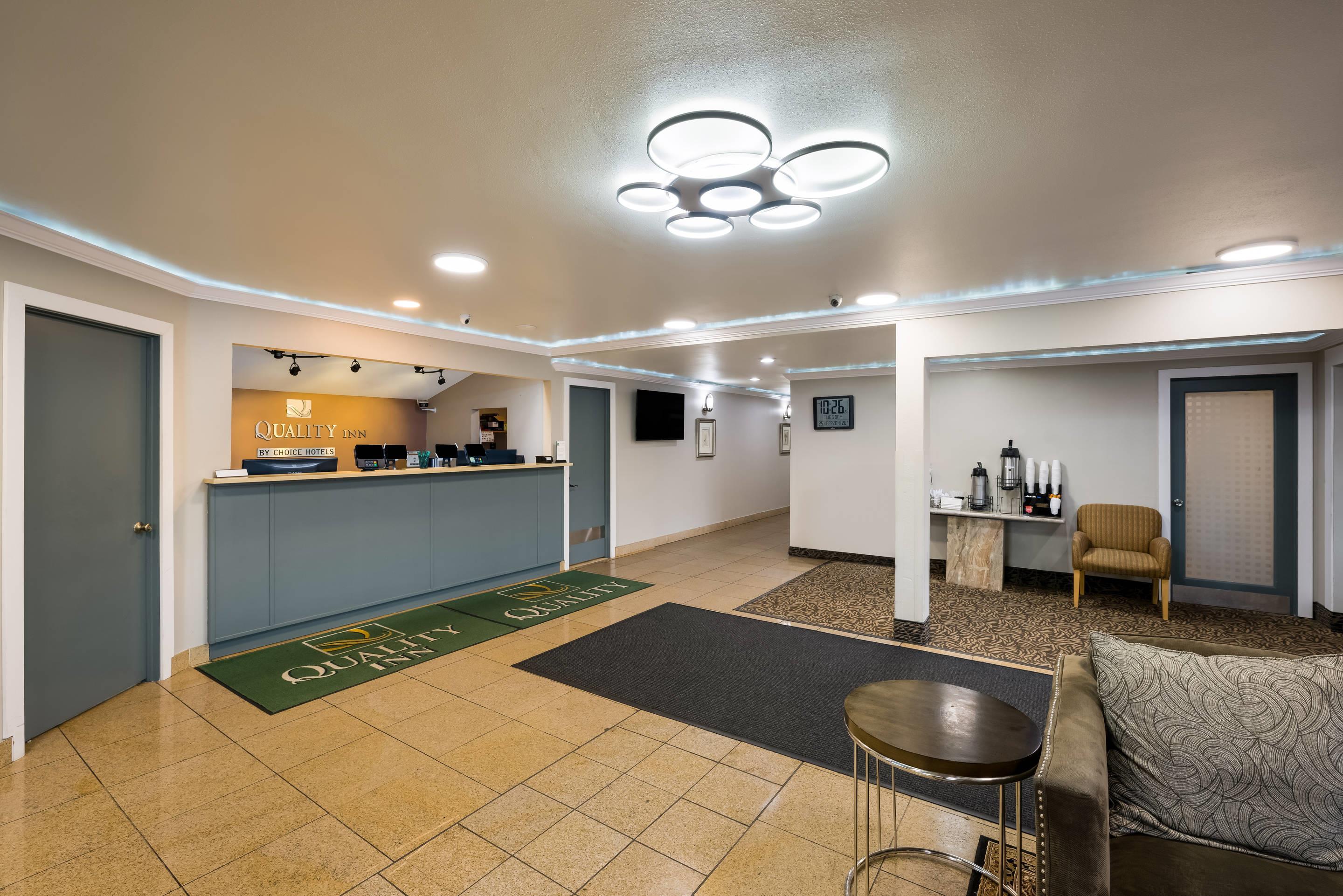 Hotel lobby | Quality Inn Sea-Tac Airport