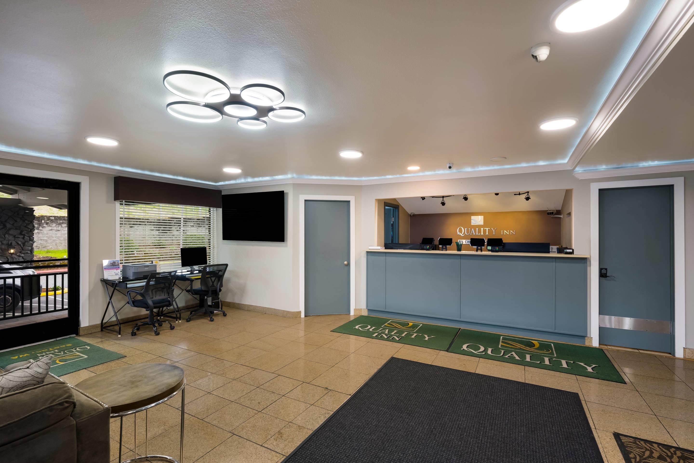 Front desk | Quality Inn Sea-Tac Airport