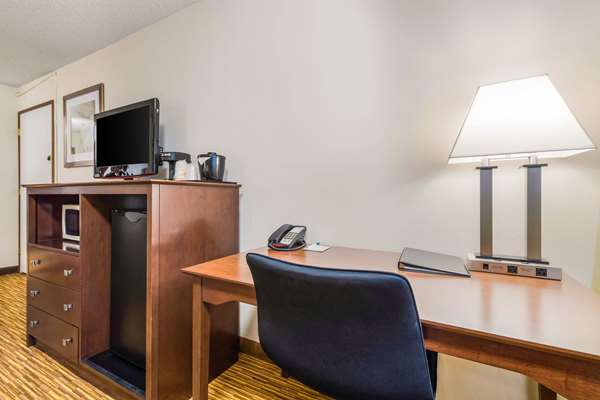  - Quality Inn & Suites Lacey - I-5, Exit 109