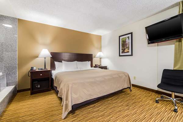 Suite - Quality Inn & Suites Lacey - I-5, Exit 109