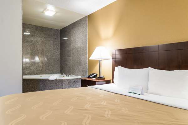 Suite - Quality Inn & Suites Lacey - I-5, Exit 109