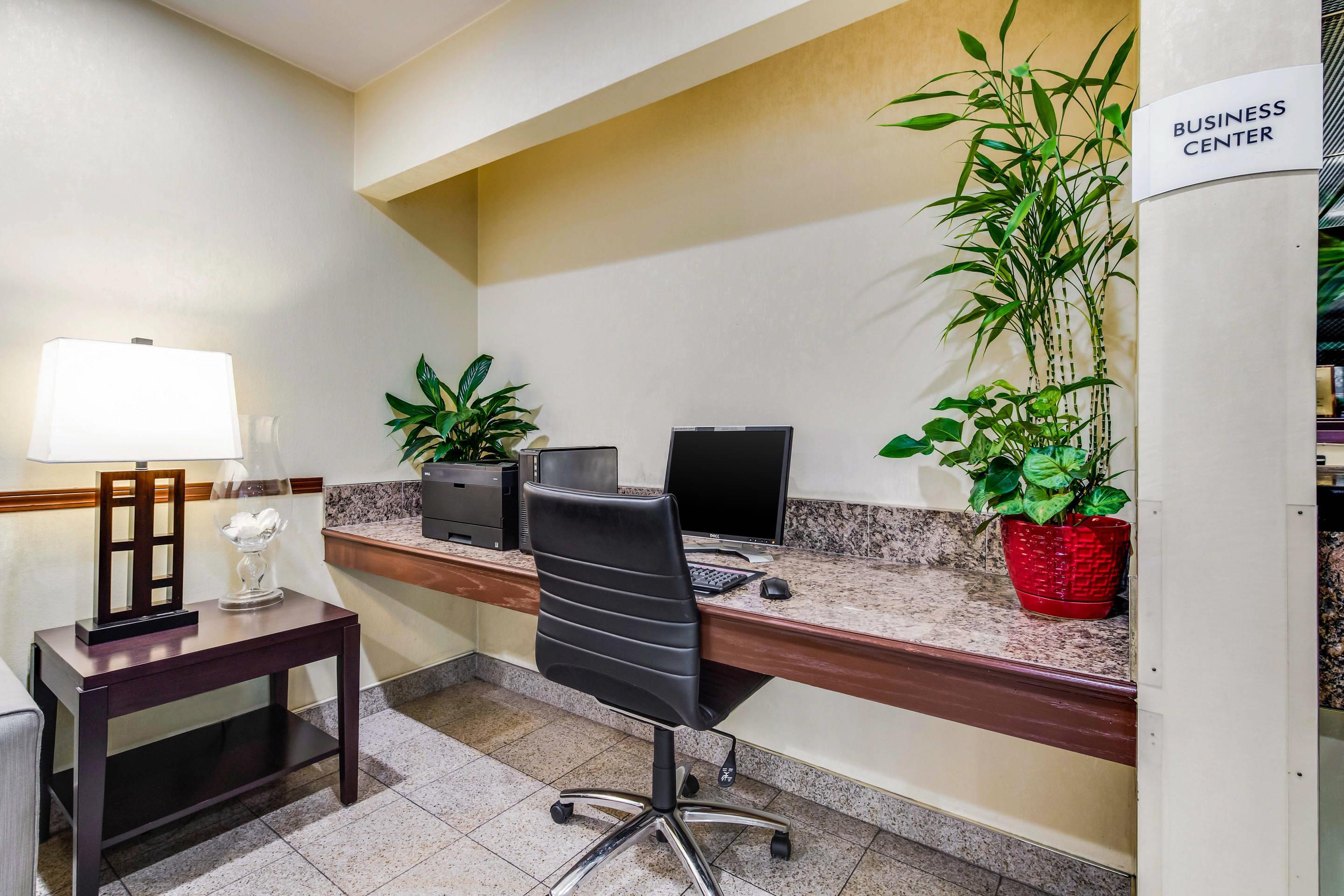 Business center | Quality Inn & Suites Lacey I-5