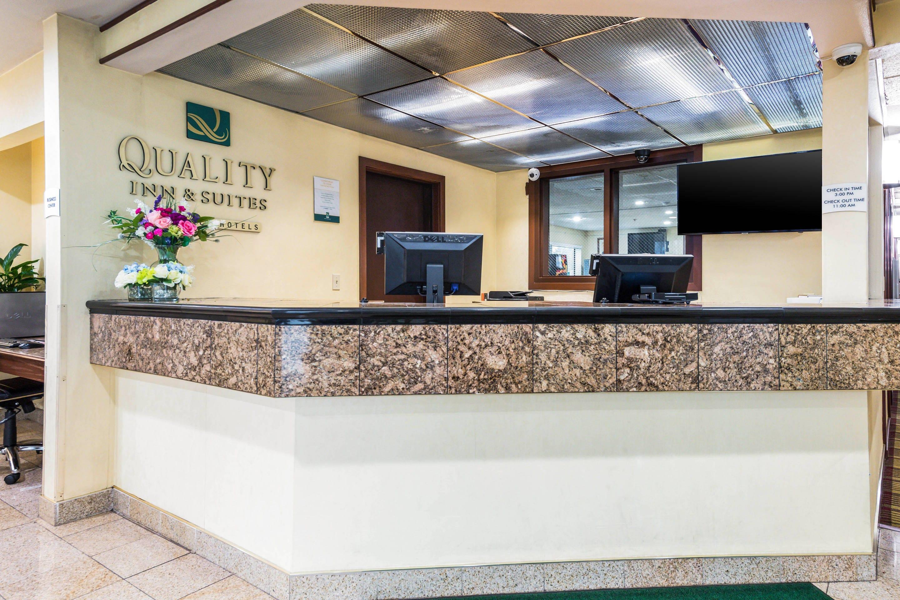 Front desk | Quality Inn & Suites Lacey I-5