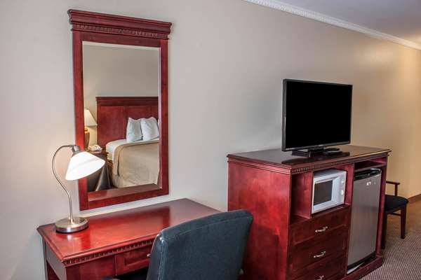  - Quality Inn & Suites Fife - I-5, Exit 137
