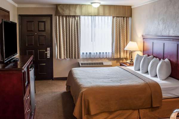 Suite - Quality Inn & Suites Fife - I-5, Exit 137