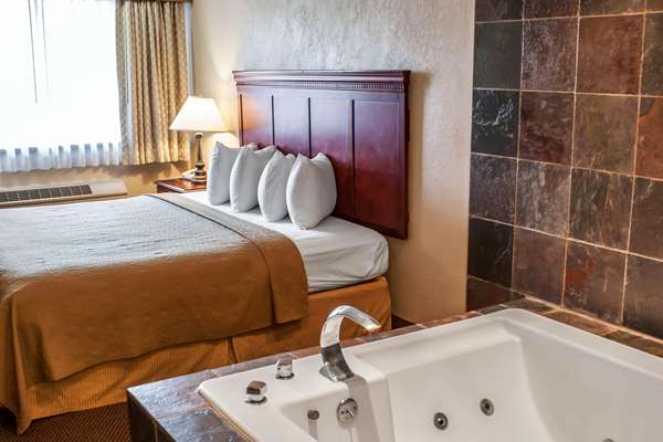Suite - Quality Inn & Suites Fife - I-5, Exit 137