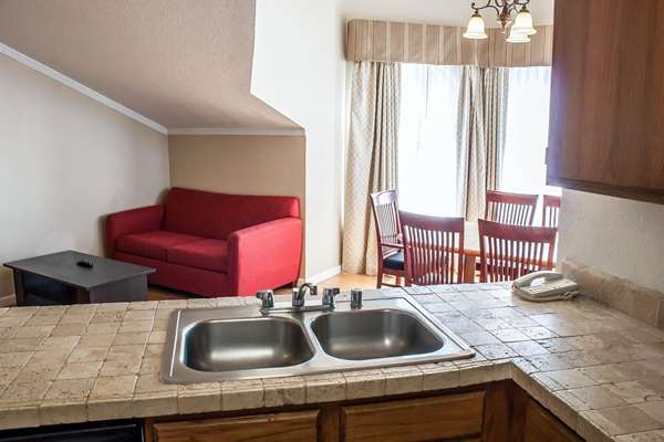 Suite - Quality Inn & Suites Fife - I-5, Exit 137