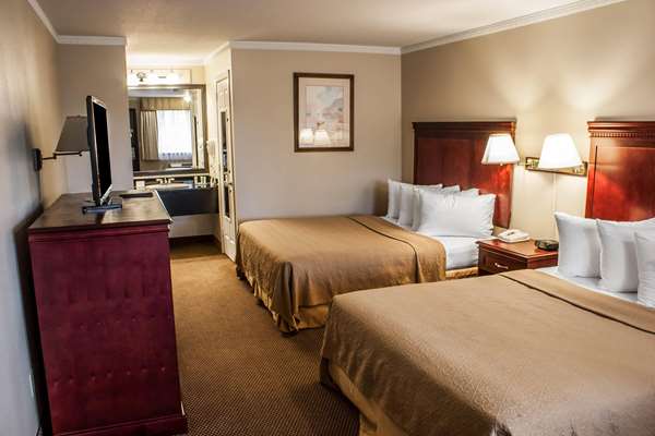  - Quality Inn & Suites Fife - I-5, Exit 137