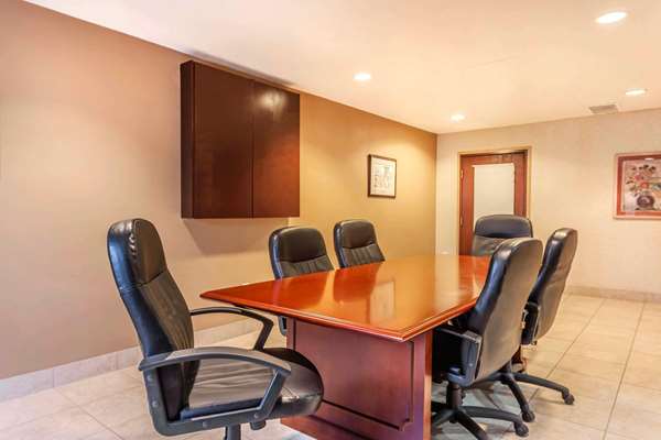  - Quality Inn Arlington - I-5, Exit 206