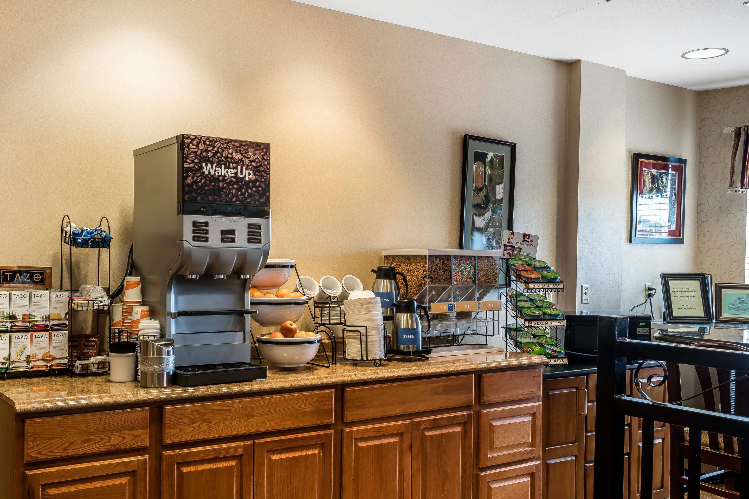 Breakfast area | Comfort Inn And Suites Walla Walla