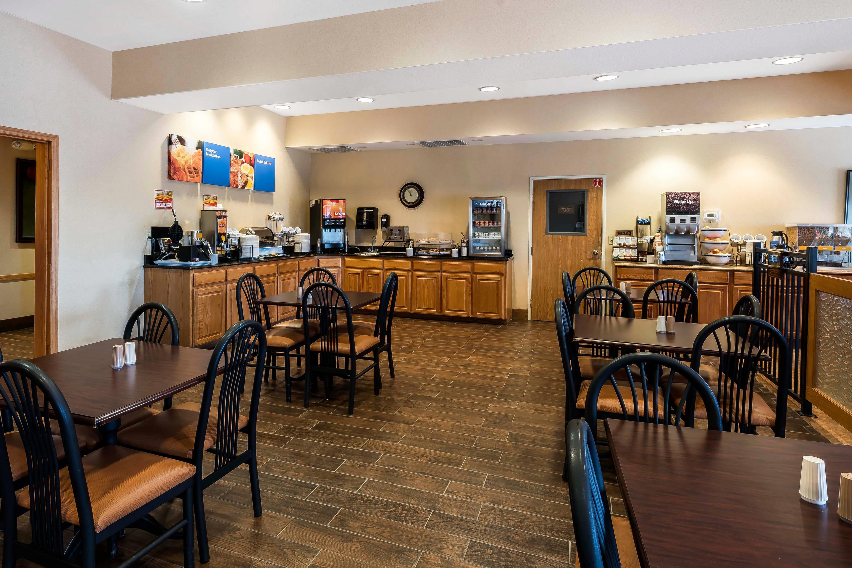 Breakfast area | Comfort Inn And Suites Walla Walla