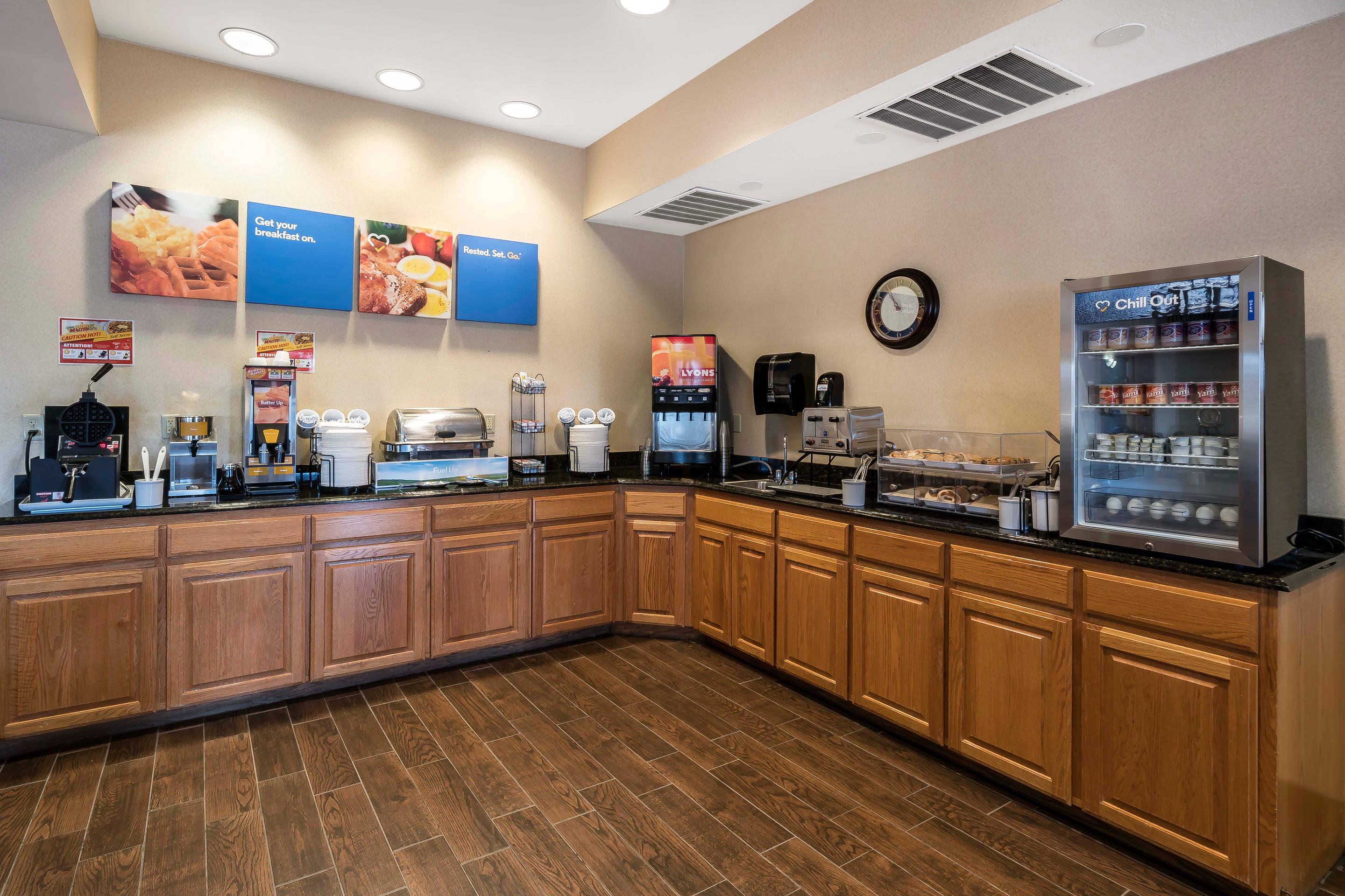 Breakfast area | Comfort Inn And Suites Walla Walla